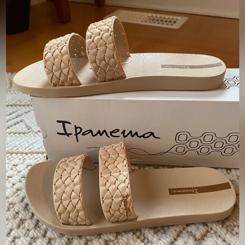 NWT: Ipanema Renda ll Slide Sandals